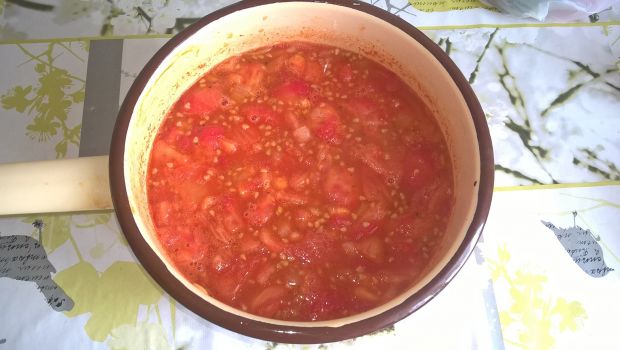 Krem ze świeżych pomidorów z kulkami mozarelli