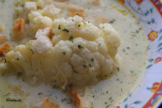 Kremowa serowa zupa z kalafiorem