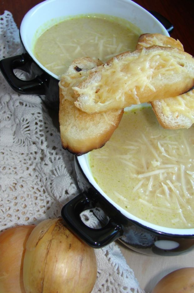 Kremowa zupa cebulowa 