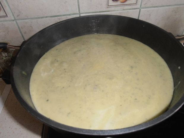 Kremowa zupa z cukinii pieczarek i mascarpone