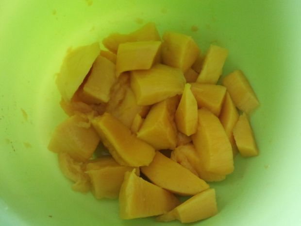 Kremowy sernik z mango