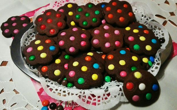 Kruche kolorowe ciasteczka czekoladowe 