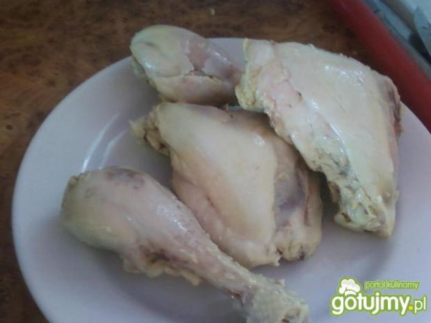 Kurczak opiekany w smażonej cebuli.