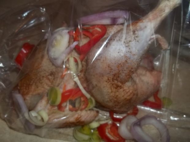 Kurczak pieczony w rękawie z warzywami