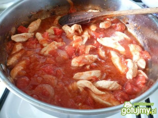 Kurczak w sosie pomidorowo-śmietanowym