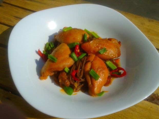 Kurczak w stylu syczuańskim z makaronem