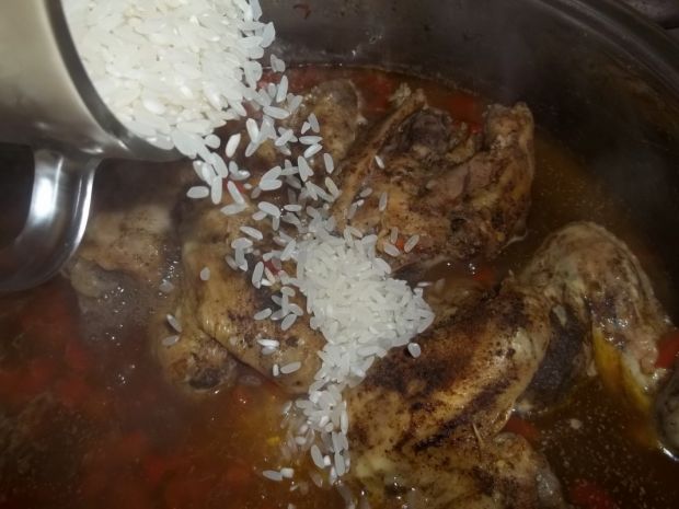 Kurczak z papryką w ryżu