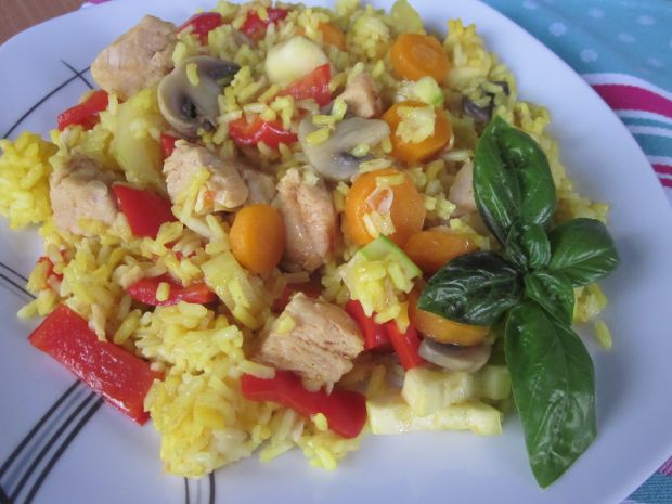 Kurczak z warzywami i "żółtym ryżem"