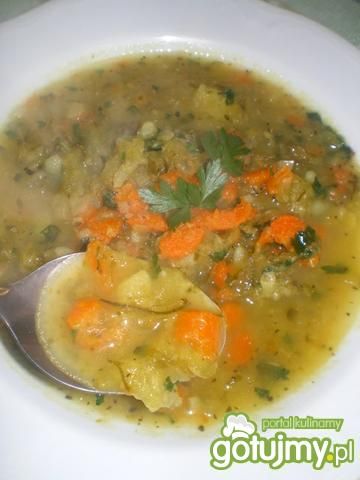 Kwaśna zupa z kiszeniaków i marchwi