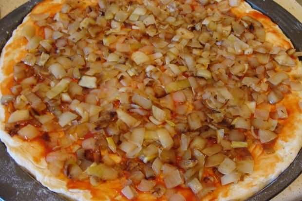 Łatwa pizza cebulowa