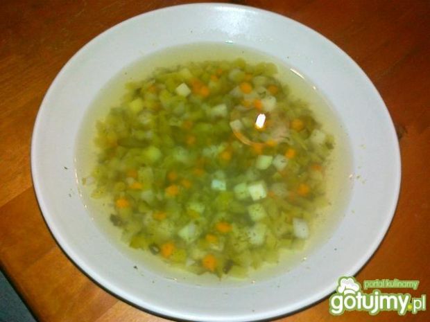 Lekka zupa ogórkowa
