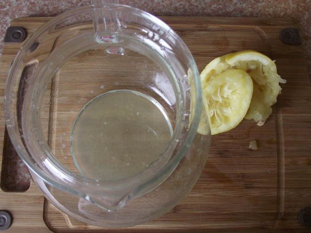 Lemoniada cytrynowa z limonką i nutą mięty 