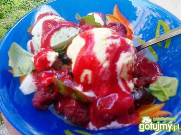 Letni deser owocowo-lodowy