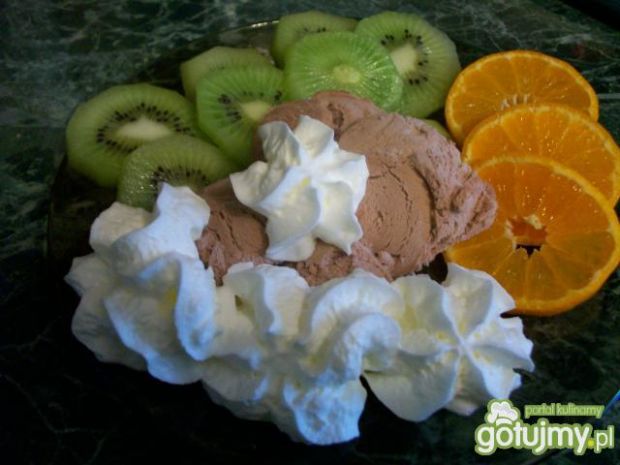 lodowy deser z owocami