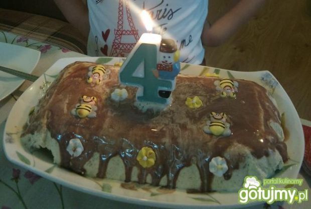 Lodowy tort urodzinowy