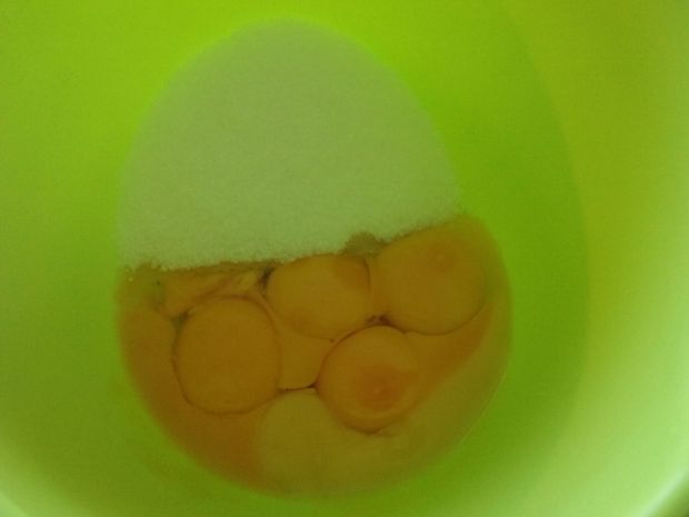 Lody truskawkowe na żółtkach