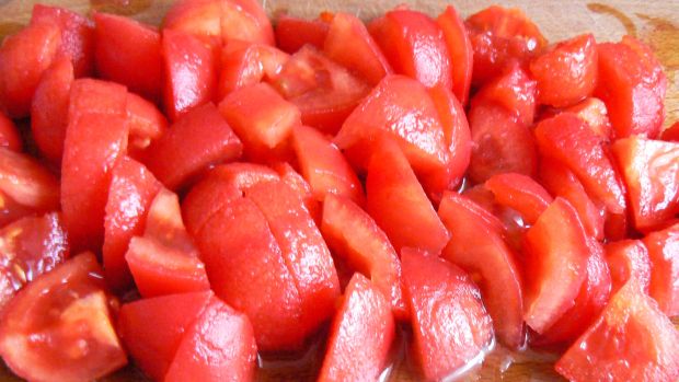 Łopatka w sosie z pomidorów i marchewki