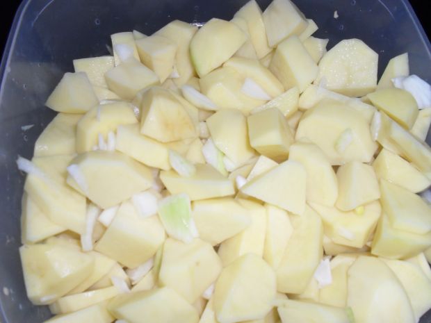 Łopatka z ziemniakiem i cebulą z rękawa