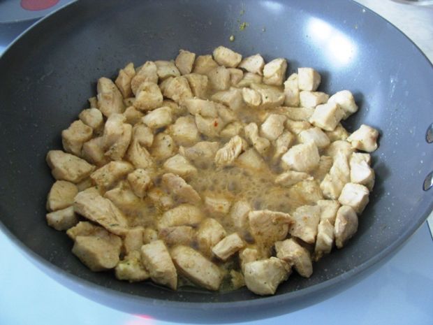 Makaron chiński z kurczakiem i warzywami