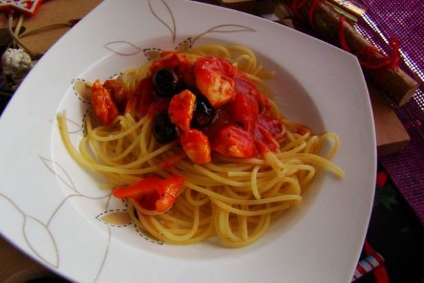 Makaron spaghetti z oliwkami  