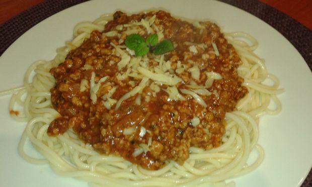 Makaron spaghetti z sosem