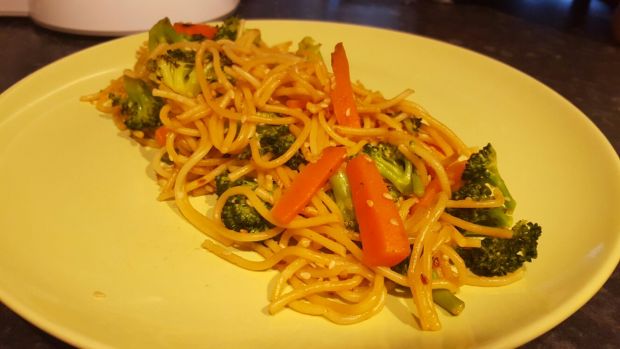 Makaron spaghetti z warzywami