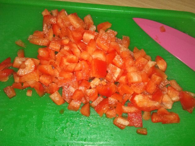Makaron w sosie pomidorowym z pesto