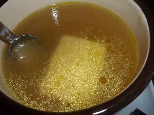 Makaron w sosie serowym z parówkami