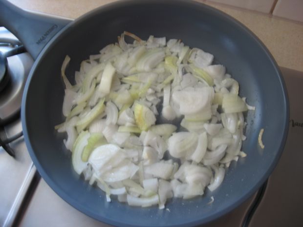 Makaron z grillowanymi warzywami i szynką