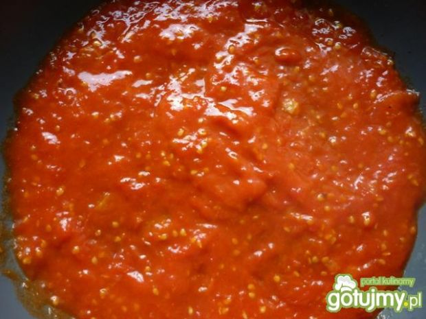 Makaron z mięsem i sosem pomidorowym 3