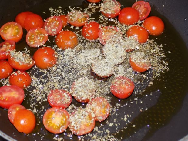 Makaron z pomidorkami