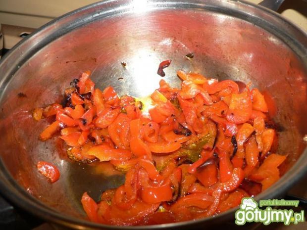 Makaron z sosem paprykowo-pomidorowym 5