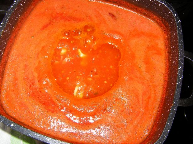 Makaron z sosem pomidorowym