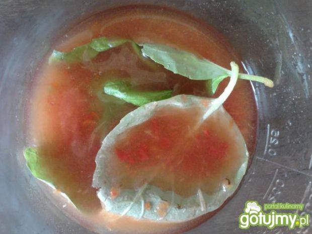 Makaron z sosem pomidorowym dla malucha