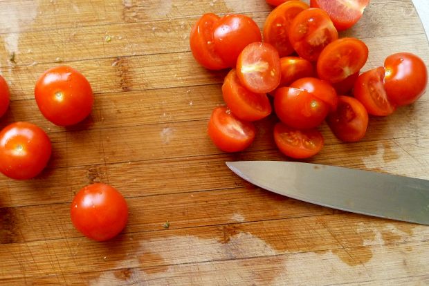 Makaron ze szparagami, pomidorami i rukolą