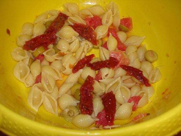 Makaronowa sałatka z owczym serem i grejpfrutem  