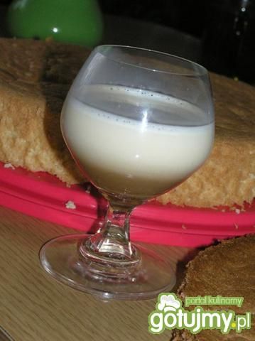 Malibu z mlekiem i likierem orzechowym
