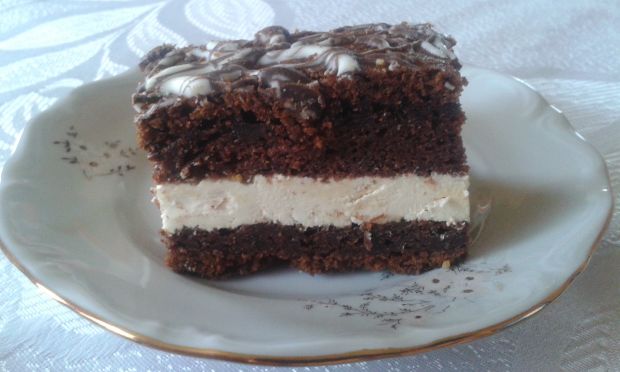 Marchewkowe ciasto czekoladowe z kremem waniliowym