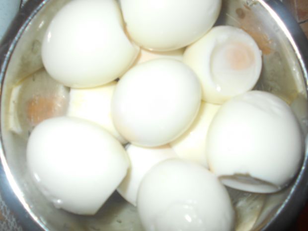 Marynowane jajka z papryką i cebulą