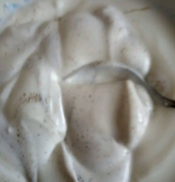 Matiasy z jogurtem, śmietaną i  zielonym ogórkiem