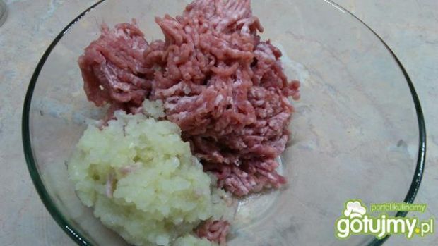 Mięsne kuleczki na makaronie ryżowym