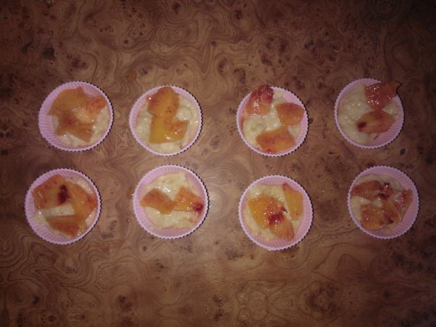 Mini muffinki z brzoskwiniami