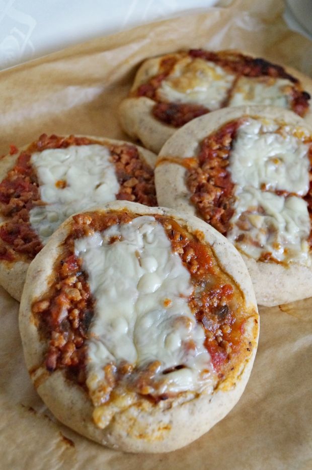 Mini-pizze z sosem mięsnym