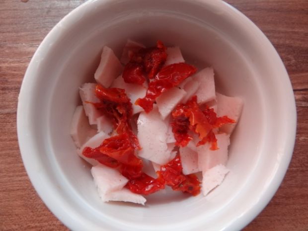 Miniomlety z szynką i suszonymi pomidorami