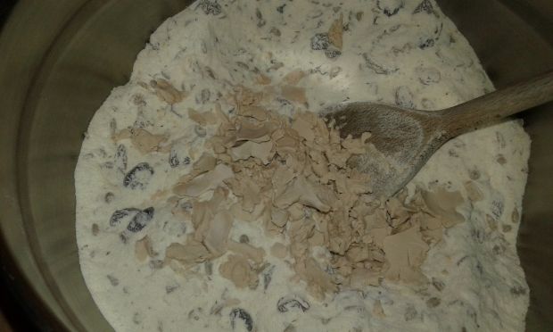 Miodowo - maślankowy chlebek na krupczatce