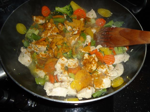 Miodowy indyk z warzywami i nutą curry