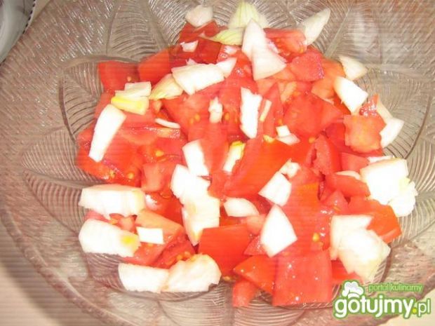 Mizeria z pomidorów i cebuli