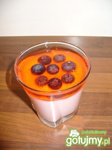 mleczna pianka na kefirze z owocami
