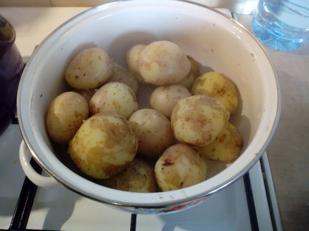Młode ziemniaki smażone ze skórką