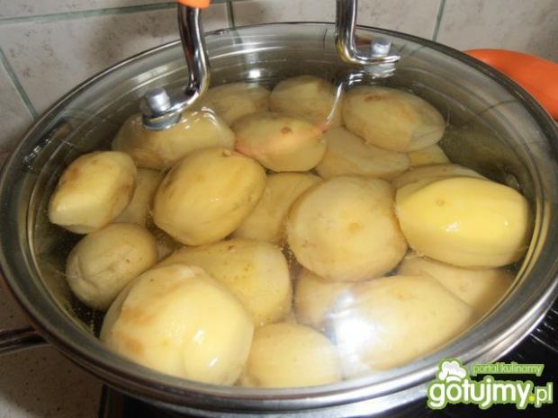 Młode ziemniaki w śmietanie